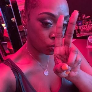 Meet your Posher, Frances